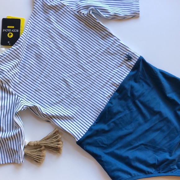 Body Glove | Short Sleeve One Piece Swimsuit in Simply Me - Picture 7 of 9